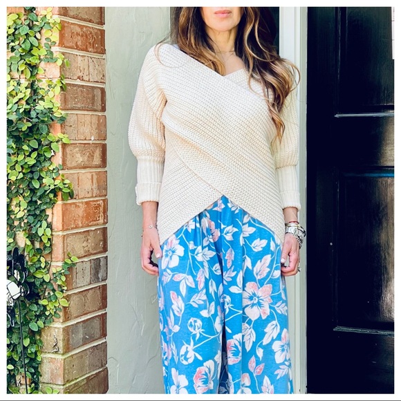 Wrap shawl sweater with sleeves - Picture 1 of 11
